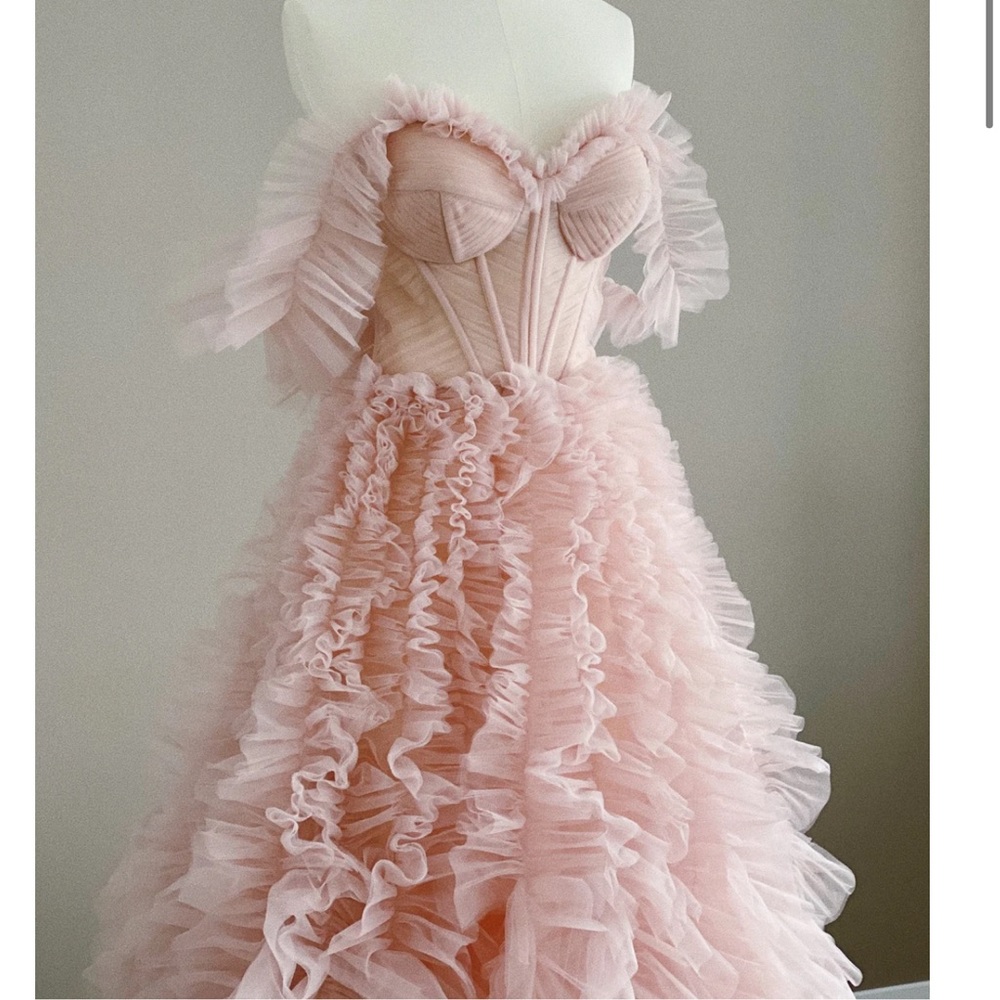 Beautiful dress worn 1x for engagement shoot